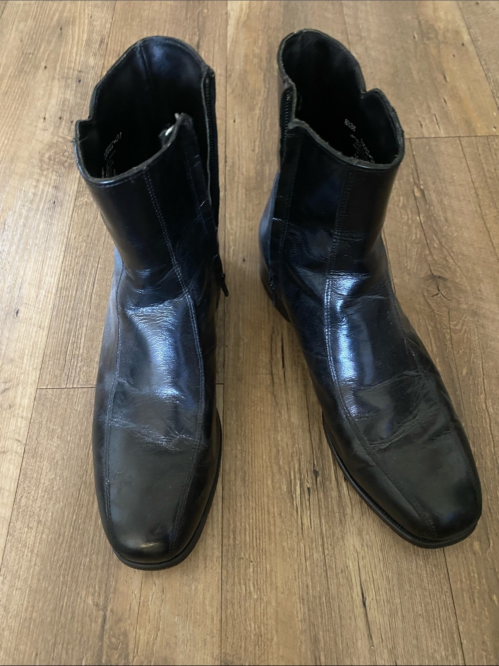 Florsheim Black Leather Square-Toe Chukka Boots